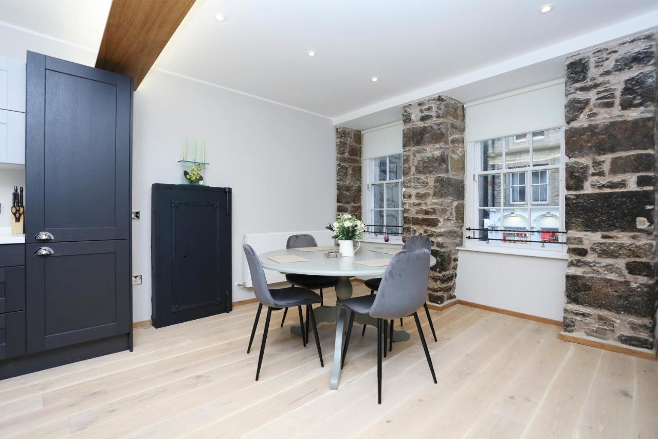 Joivy Refurbished Home On The Royal Mile Edinburgh Exterior photo