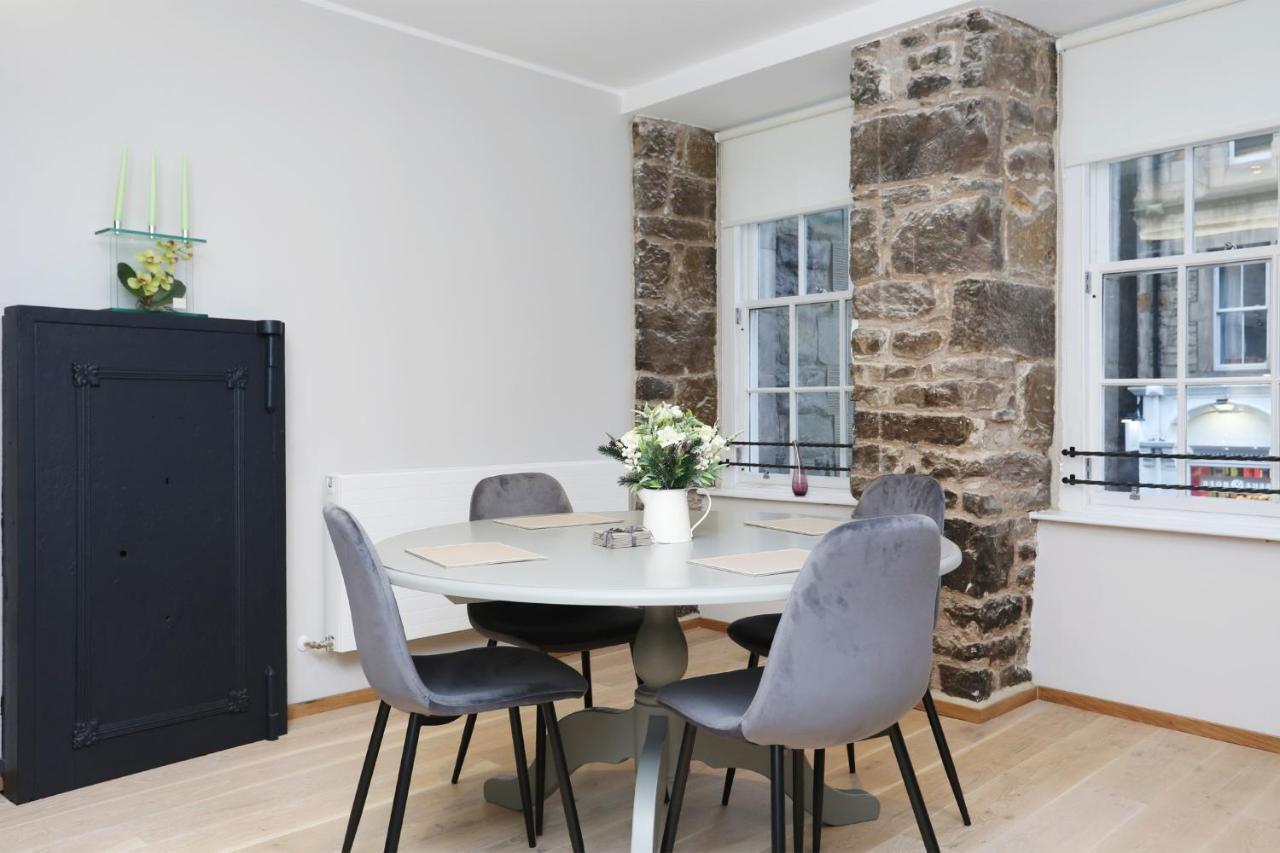 Joivy Refurbished Home On The Royal Mile Edinburgh Exterior photo