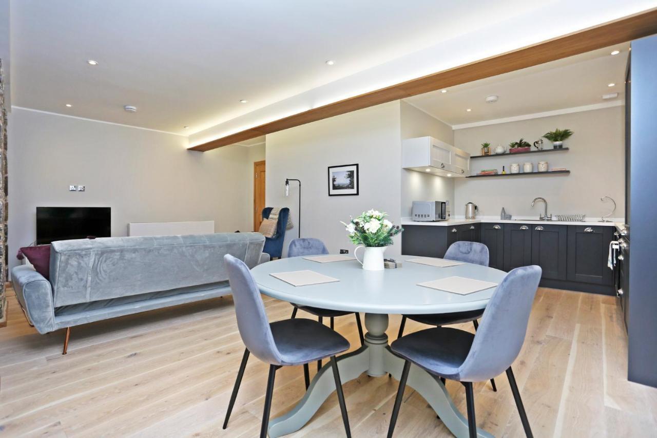 Joivy Refurbished Home On The Royal Mile Edinburgh Exterior photo